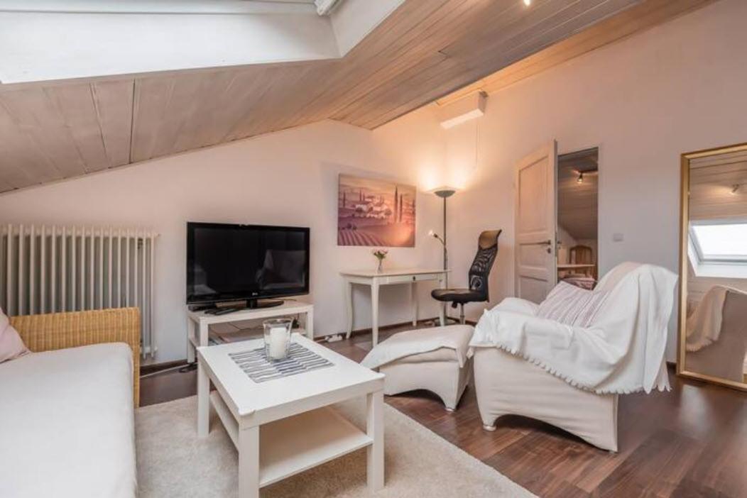 Modernes Apartment Zum Wohlfuehlen คอลบาร์มัวร์ ภายนอก รูปภาพ